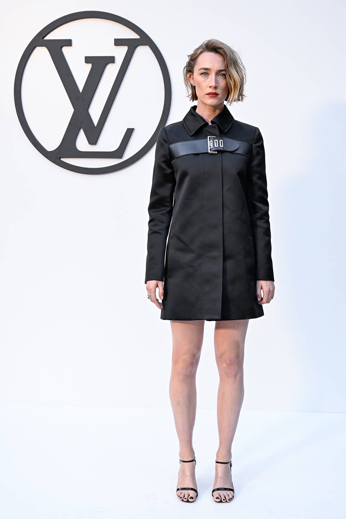Saoirse Ronan, a su llegada al desfile de Louis Vuitton en Barcelona.