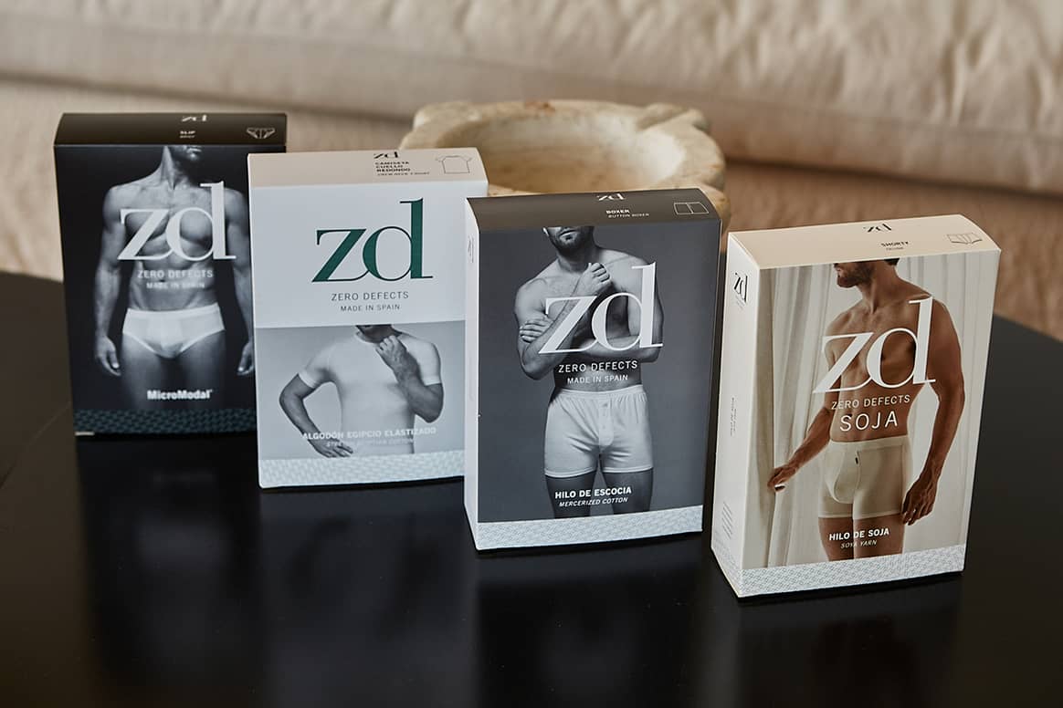 Cajas con prendas de íntimo de ZD Zero Defects.