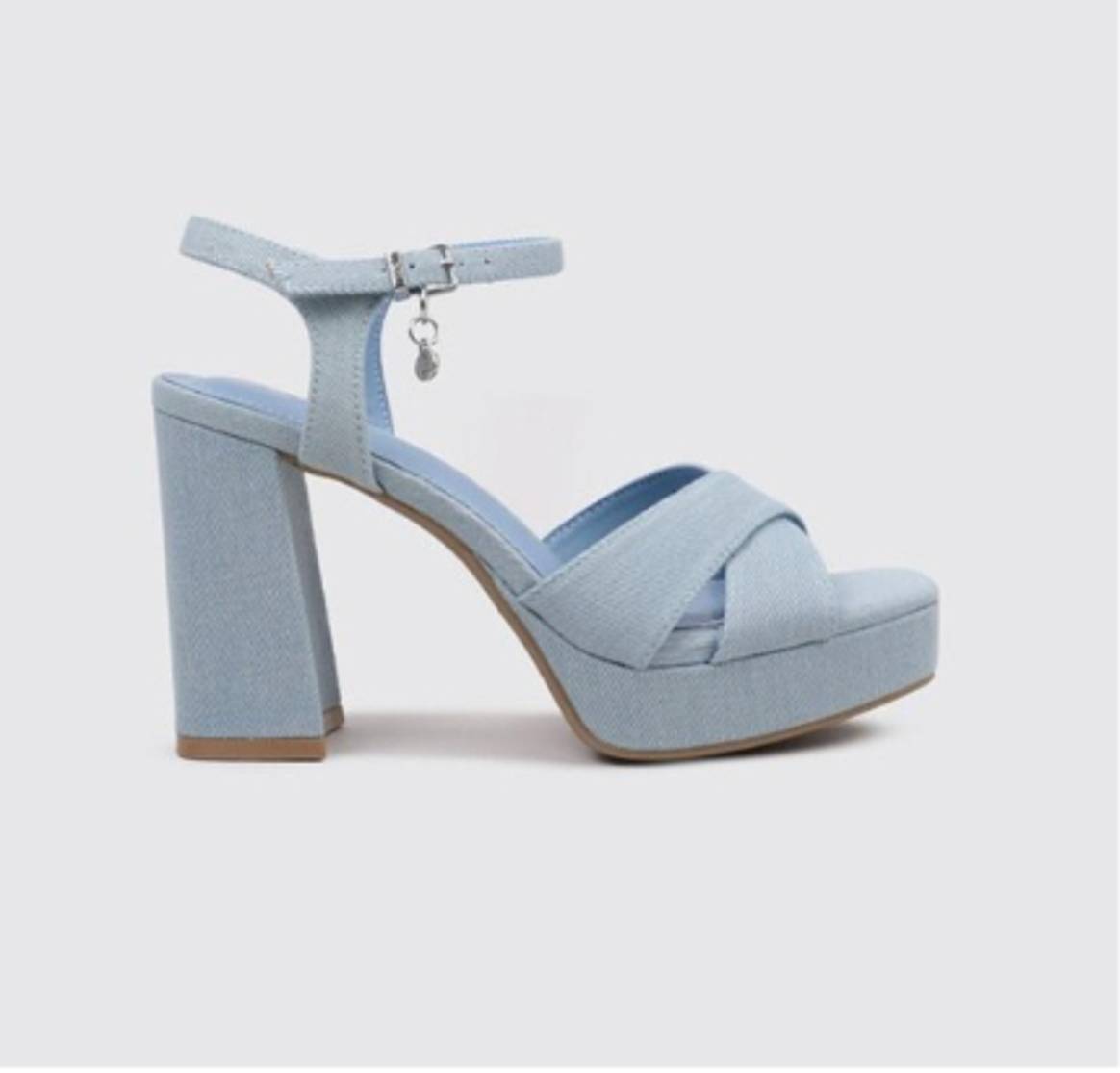 El baby blue protagoniza lo último de Krack: descubre el color tendencia de la temporada