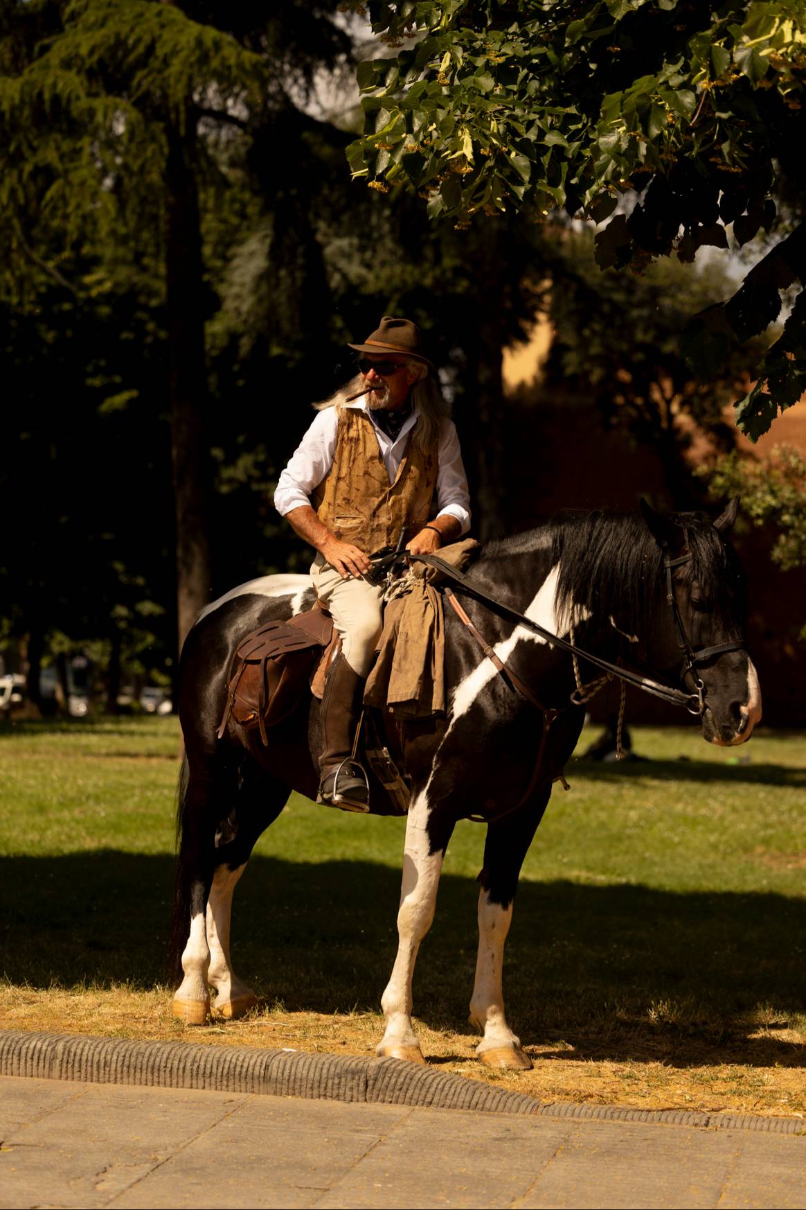 Ein Cowboy und sein Pferd auf der Pitti Uomo