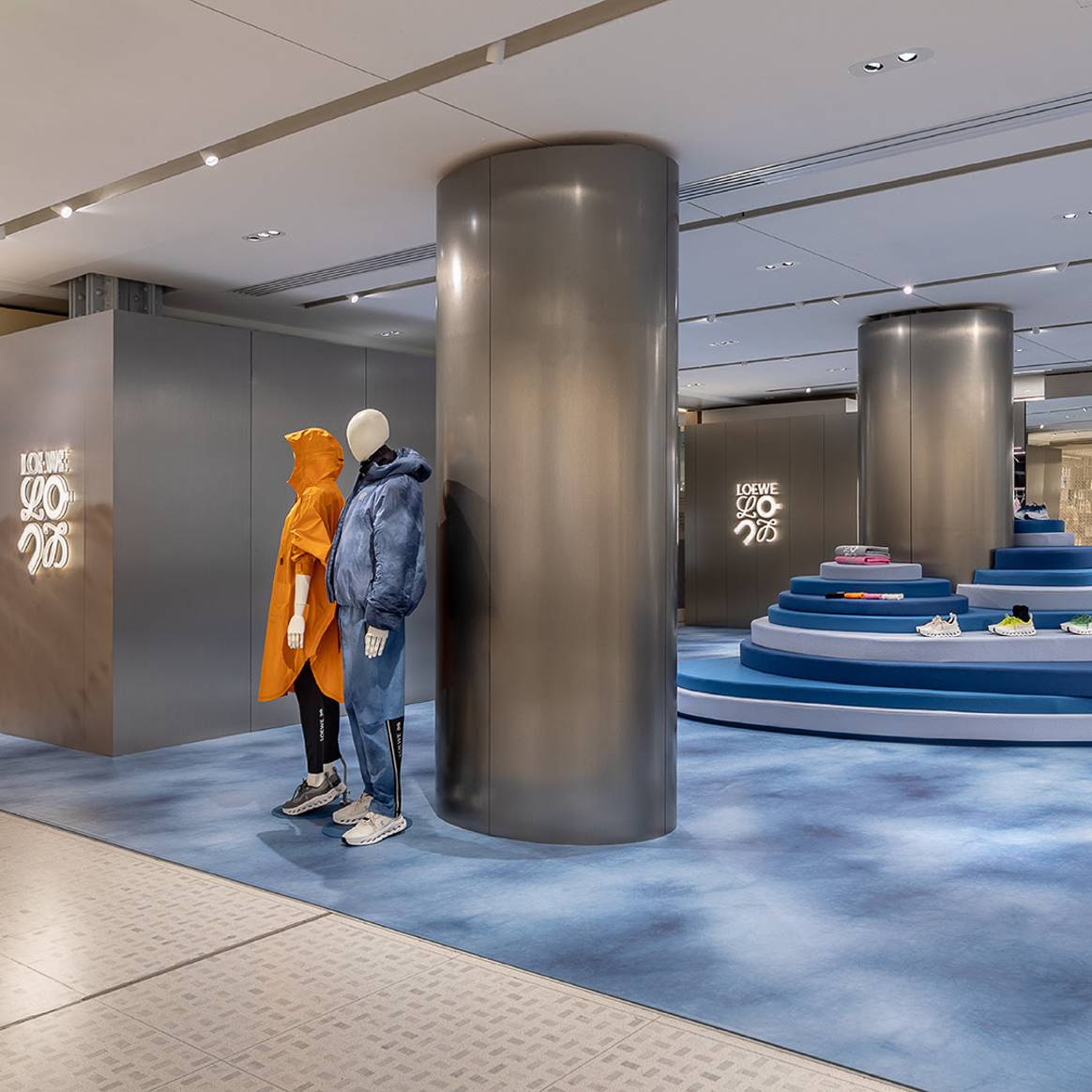 Le pop-up Loewe x On au rdc de la Samaritaine.