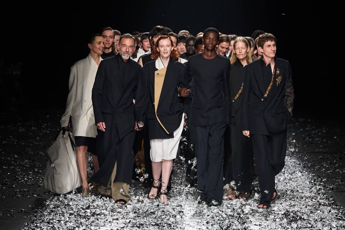 Dries van Noten zeigt seine letzte Kollektion während der Paris Fashion Week SS25.