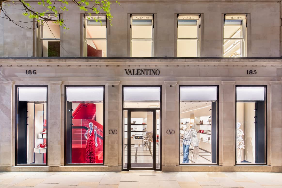 L'esterno del nuovo negozio Valentino in Sloane street