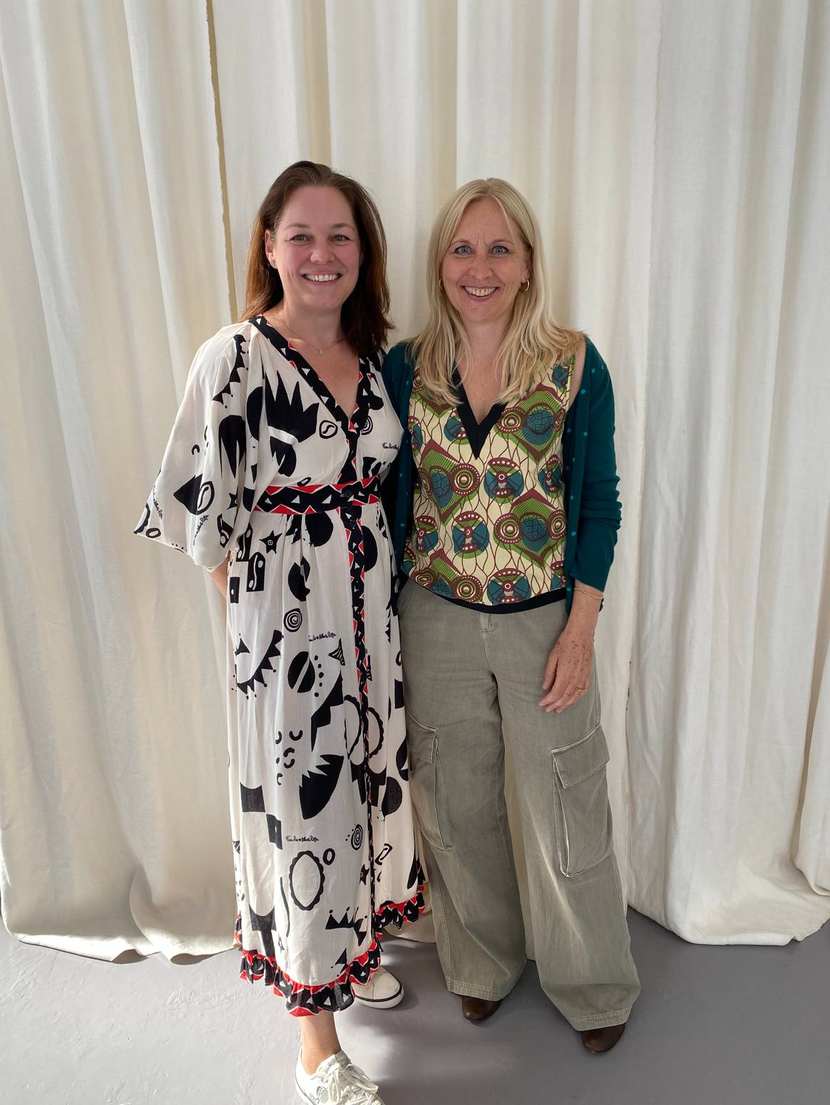 Martine Nieuwhuis (links) en Stijntje Jaspers (rechts) van stichting Fibershed Nederland