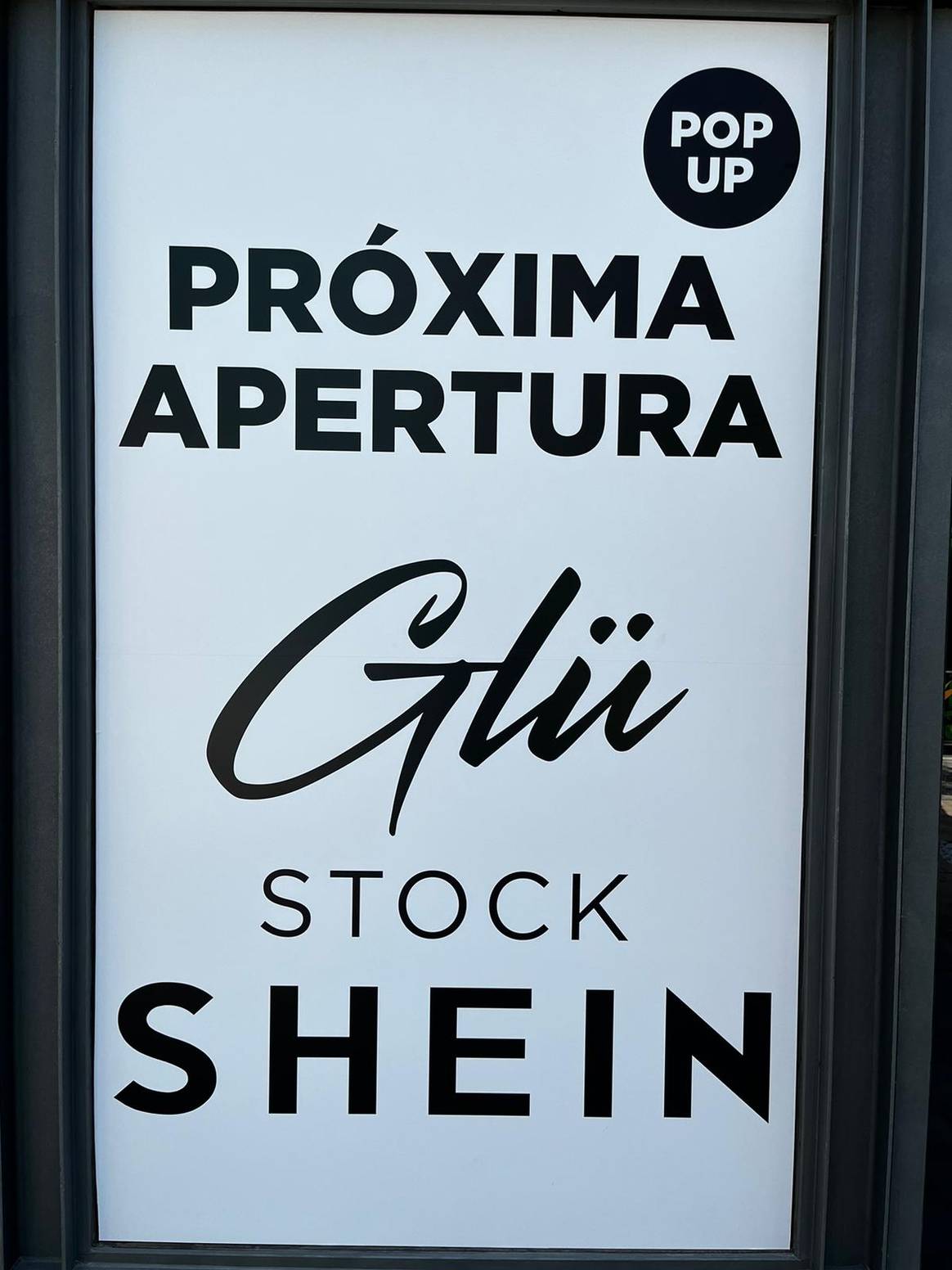 Tienda “Glü Stock Shein” en el centro comercial La Torre Outlet Zaragoza, Zaragoza (España).