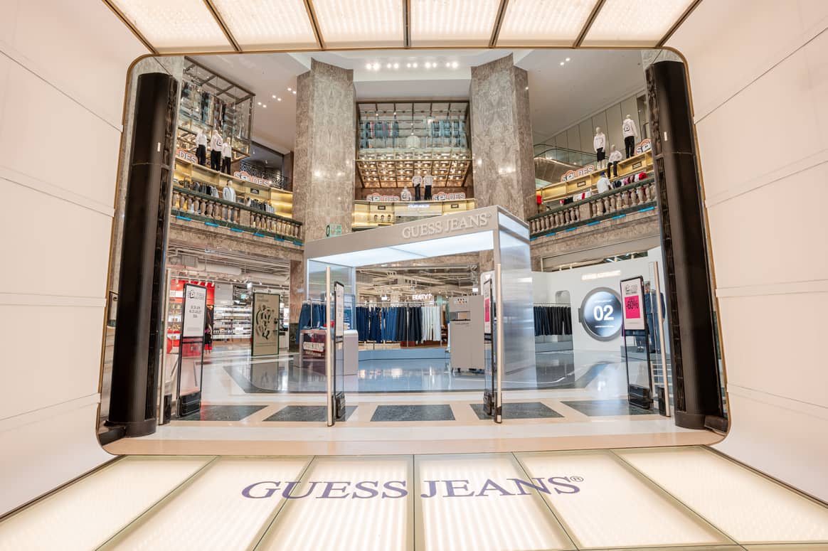 Point de vente Guess Jeans aux Galeries Lafayette Champs-Élysées