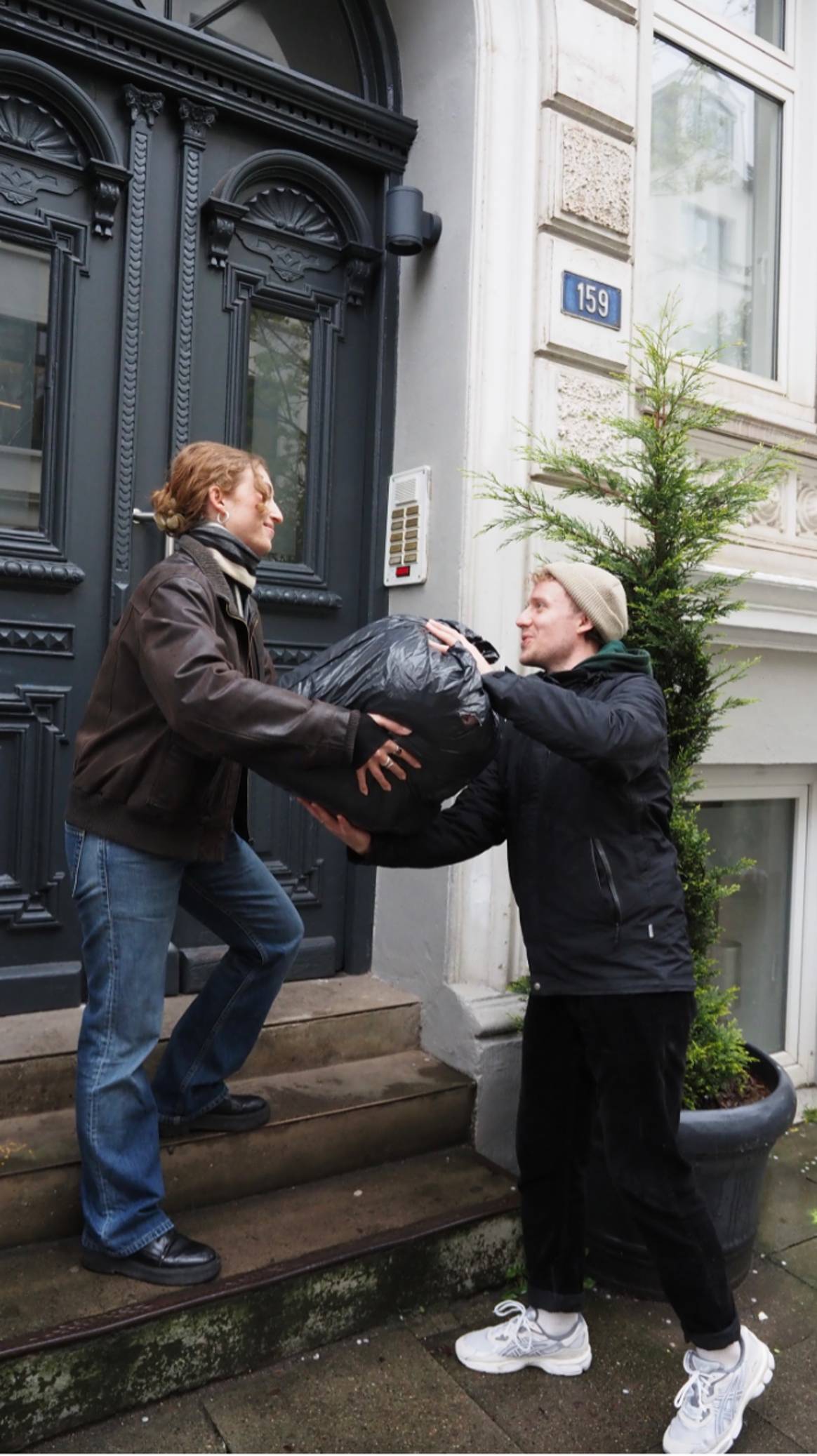 Bei der Direktabholung durch Recyclehero vor der Haustür sollte die Altkleidung in Säcke (mindestens 8 Kilogramm) verpackt werden.