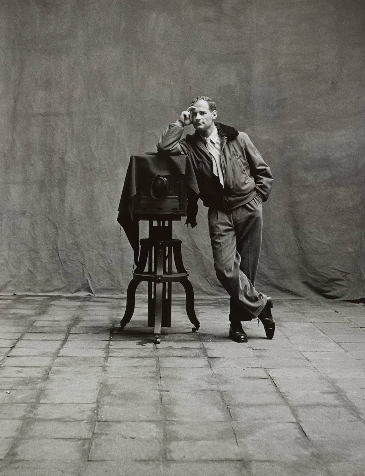 Autorretrato de Irving Penn en Cuzco, Perú (1948).