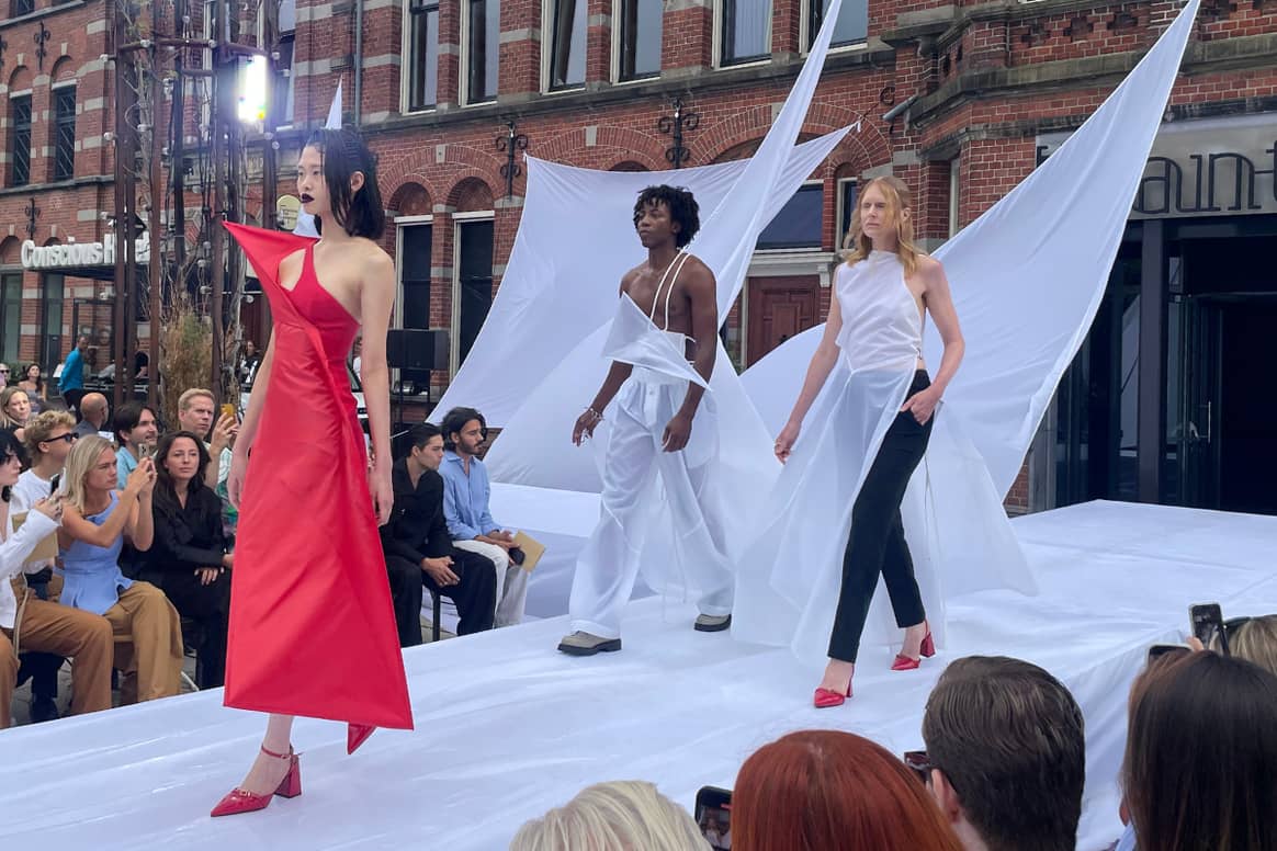 Martan opent Amsterdam Fashion Week met duurzame show ‘Tempest Tides’