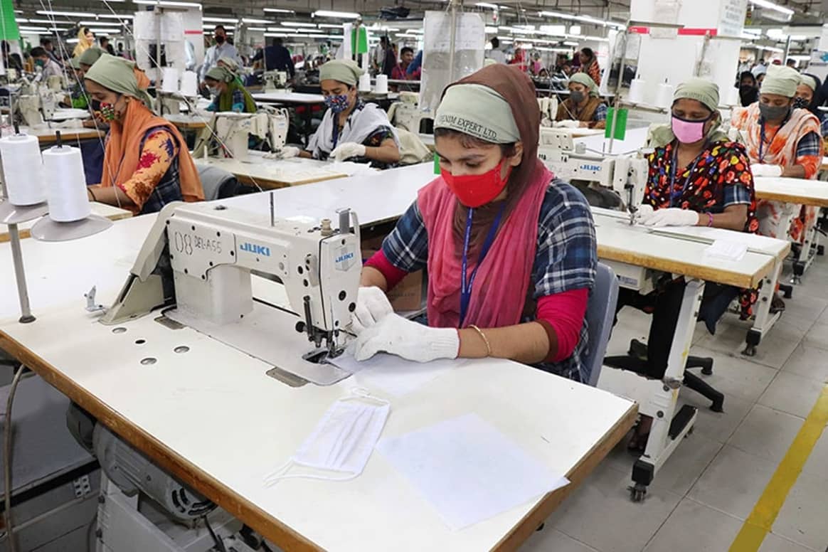 Clothing manufacturers from Bangladesh: “This behavior is driving factories into their death throes”