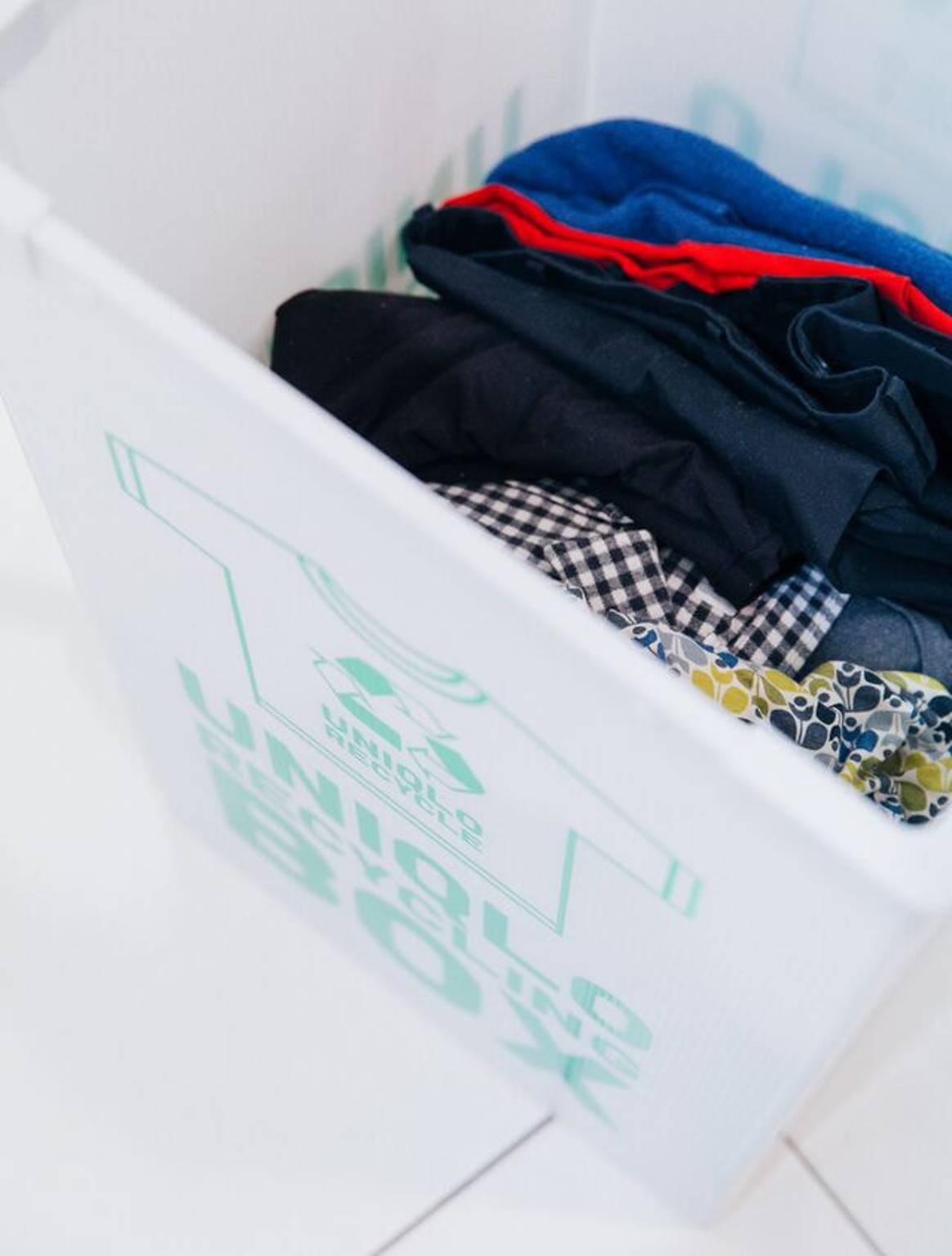 Uniqlo соберет одежду для беженцев