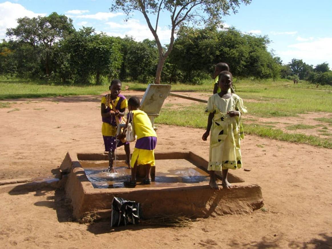 Otto schließt erfolgreich Schulprojekt in Sambia ab