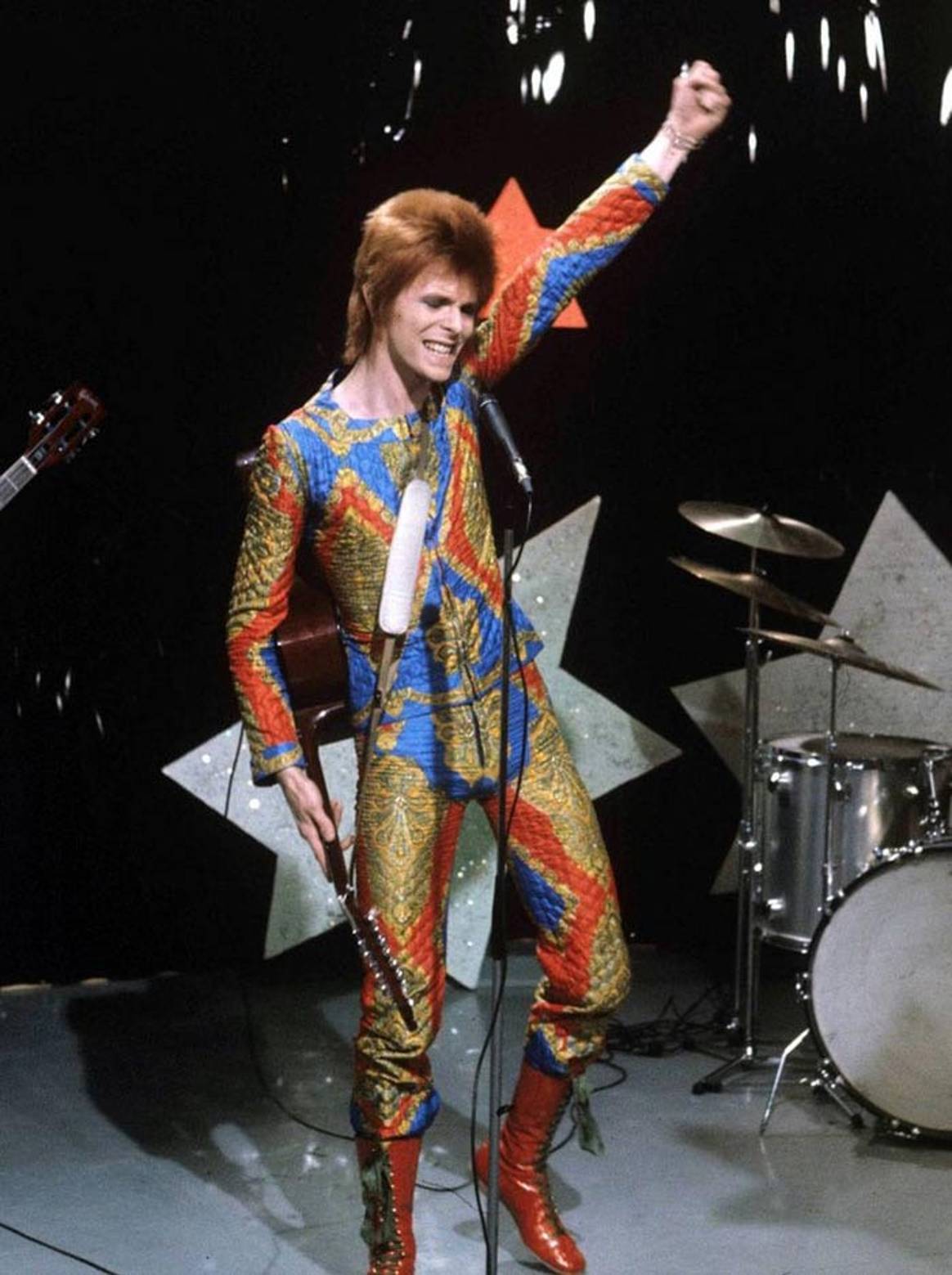 Androgynie et métamorphoses, le style Bowie en quelques costumes de scène