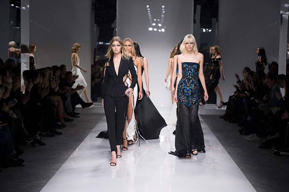 Atelier Versace sfila a Parigi