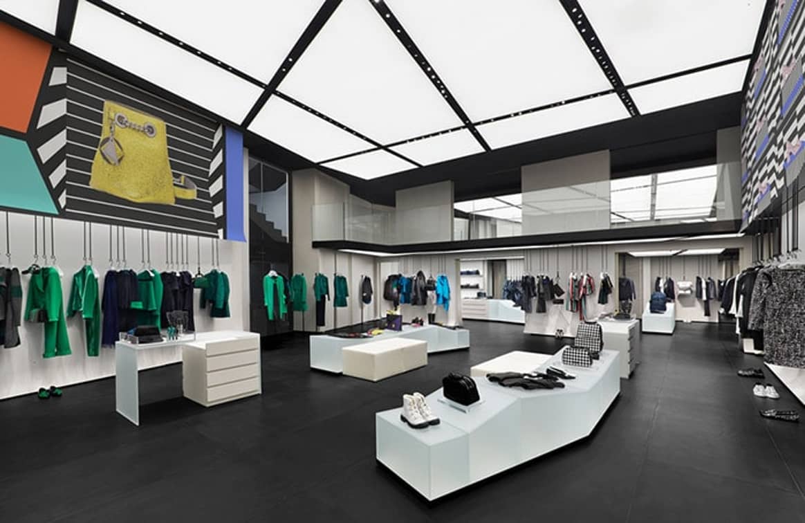 Giorgio Armani célèbre la réouverture de sa boutique Emporio Armani
