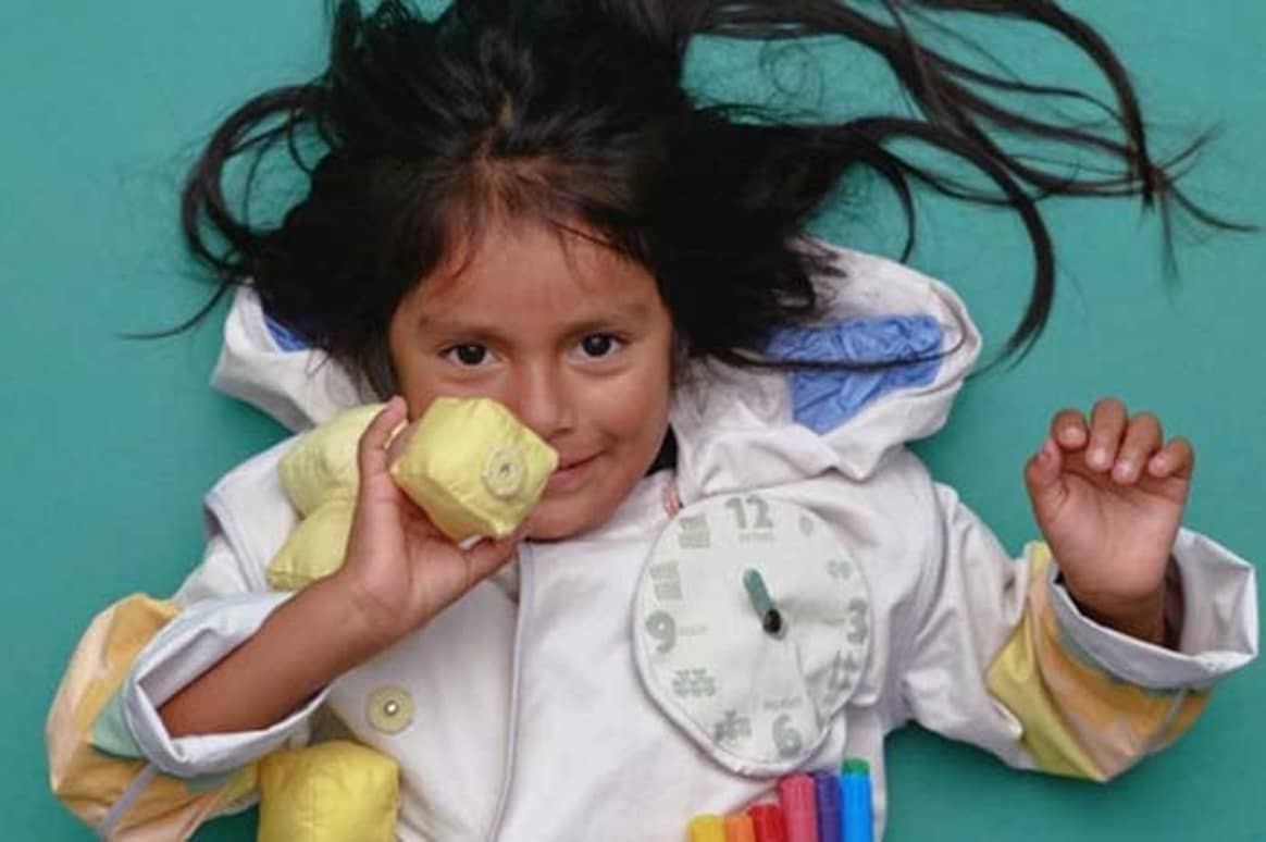 H&M и Unicef впервые представили развивающую одежду для детей