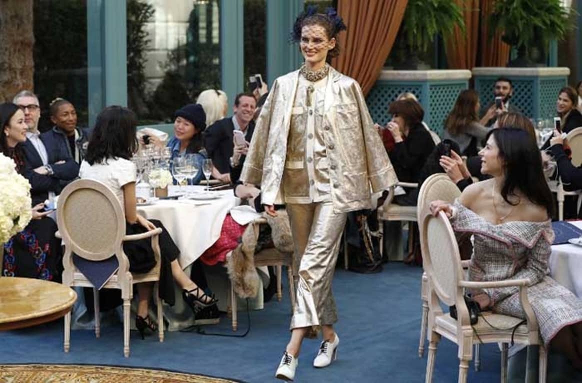 Chanel regresó al Ritz de París con un desfile de celebridades