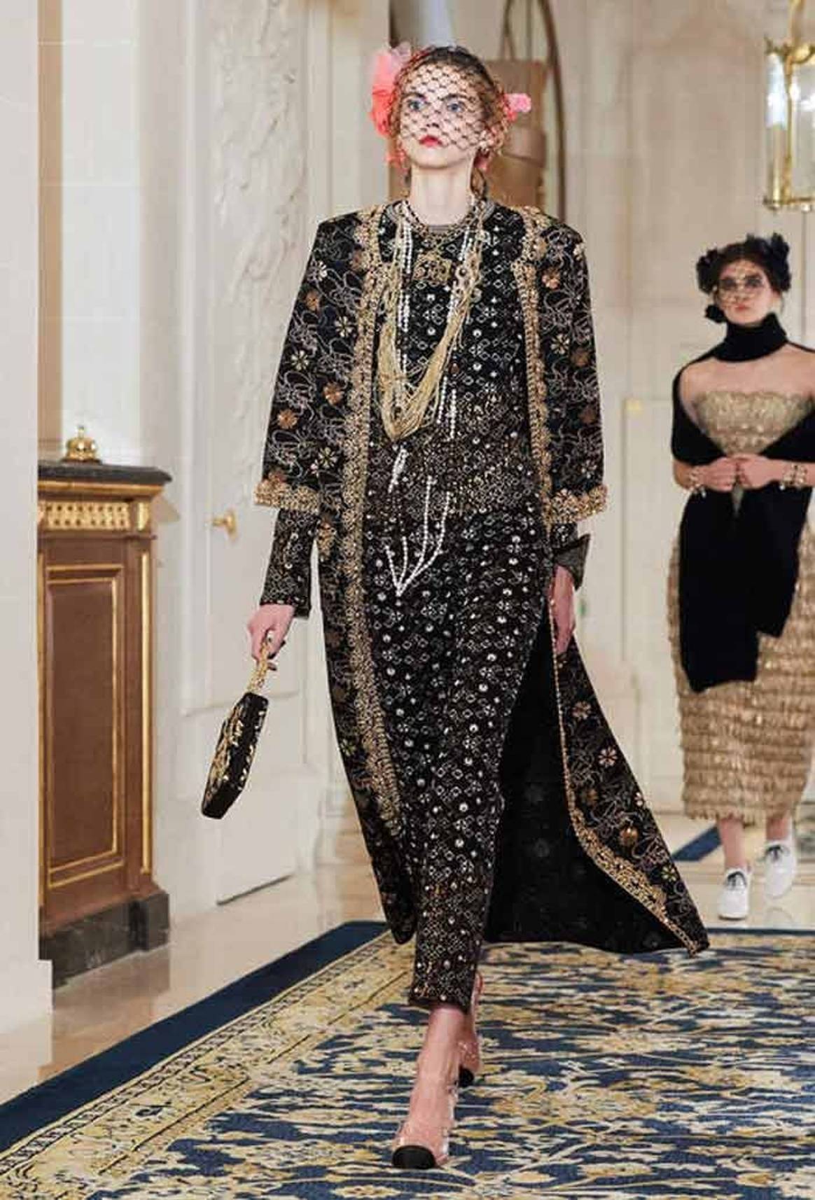 Chanel fait défiler ses Métiers d'Art au Ritz