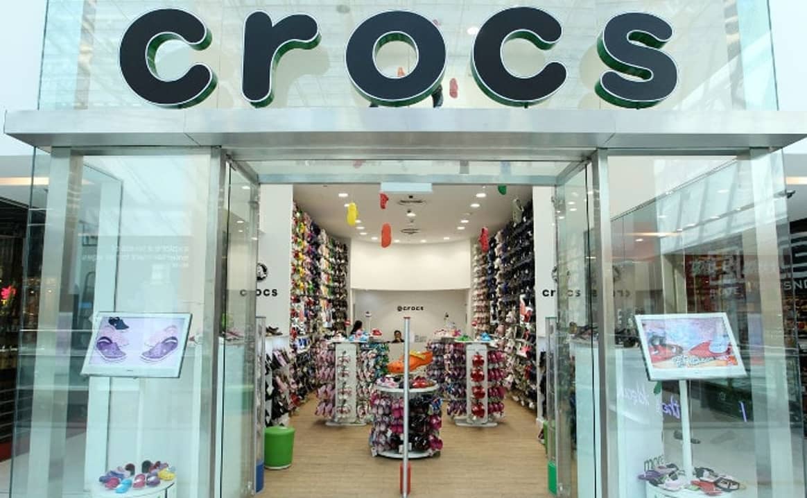 Crocs net loss widens in Q4 and FY15