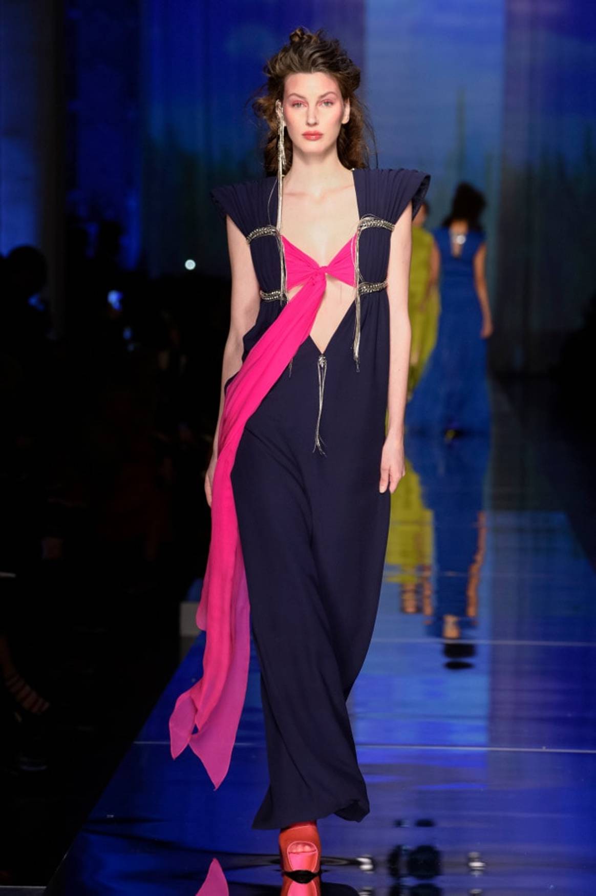 Haute couture: Jean Paul Gaultier champêtre, Valentino mythologique