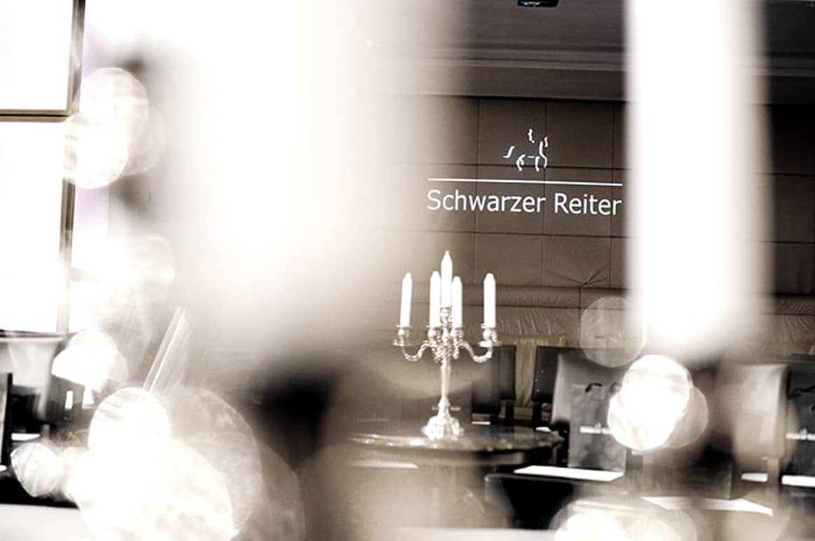 Schwarzer Reiter BLCKLBL: Devoted to Style