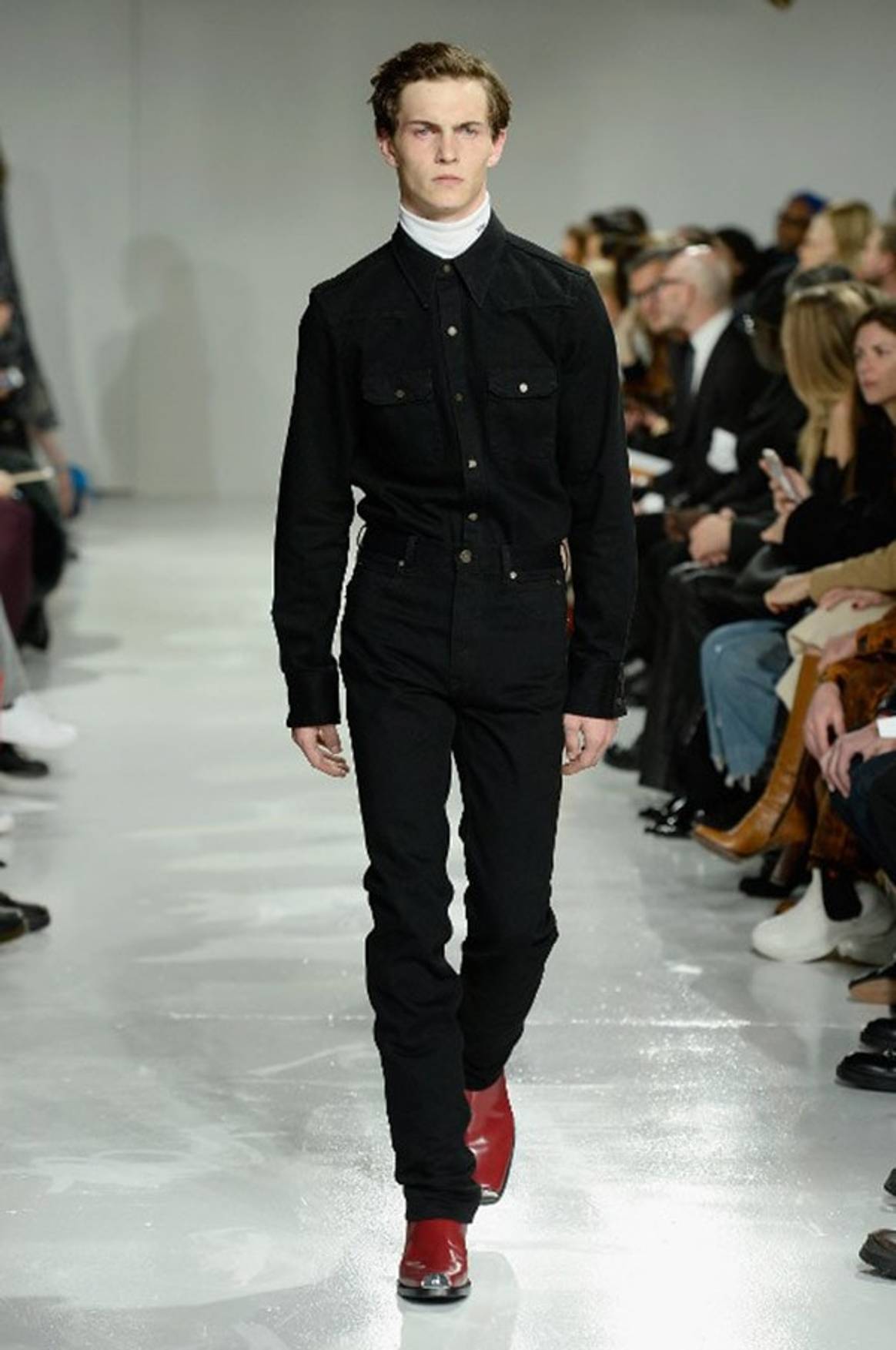 Raf Simons rinde homenaje a EEUU en su debut para Calvin Klein