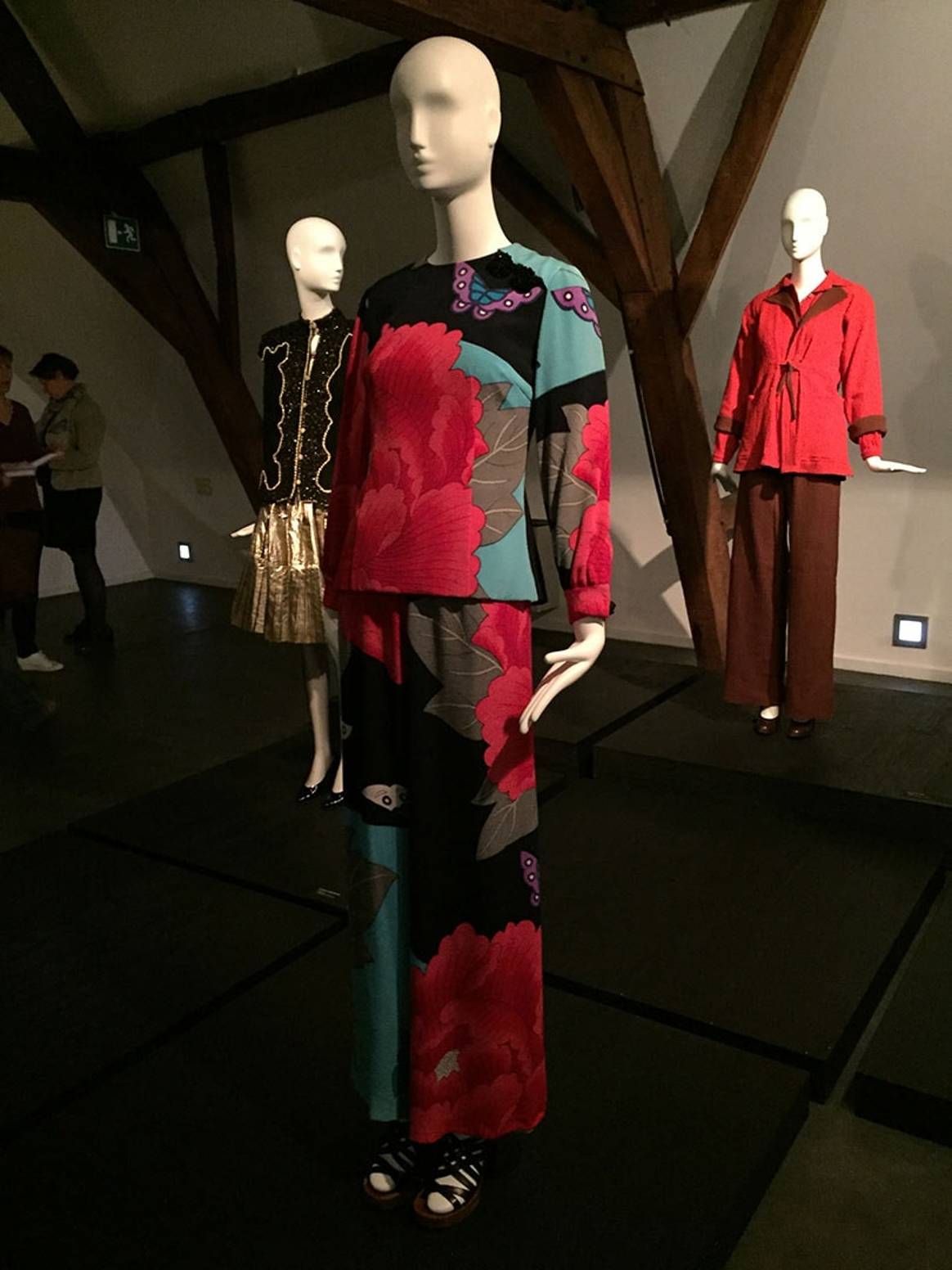 Across Japan: over de wederzijdse beïnvloeding van Japanse en westerse mode