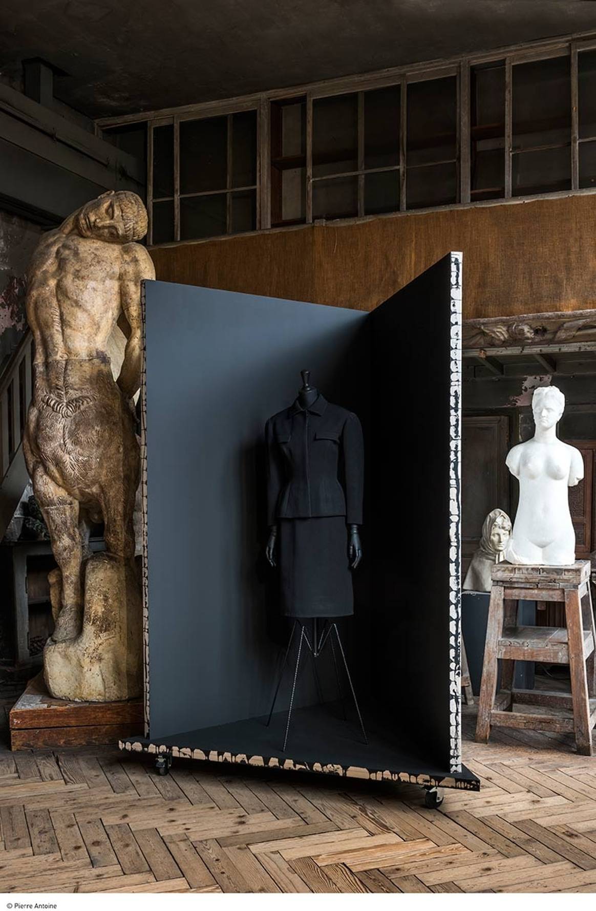 Sneak peek: Balenciaga, l’oeuvre au noir tentoonstelling