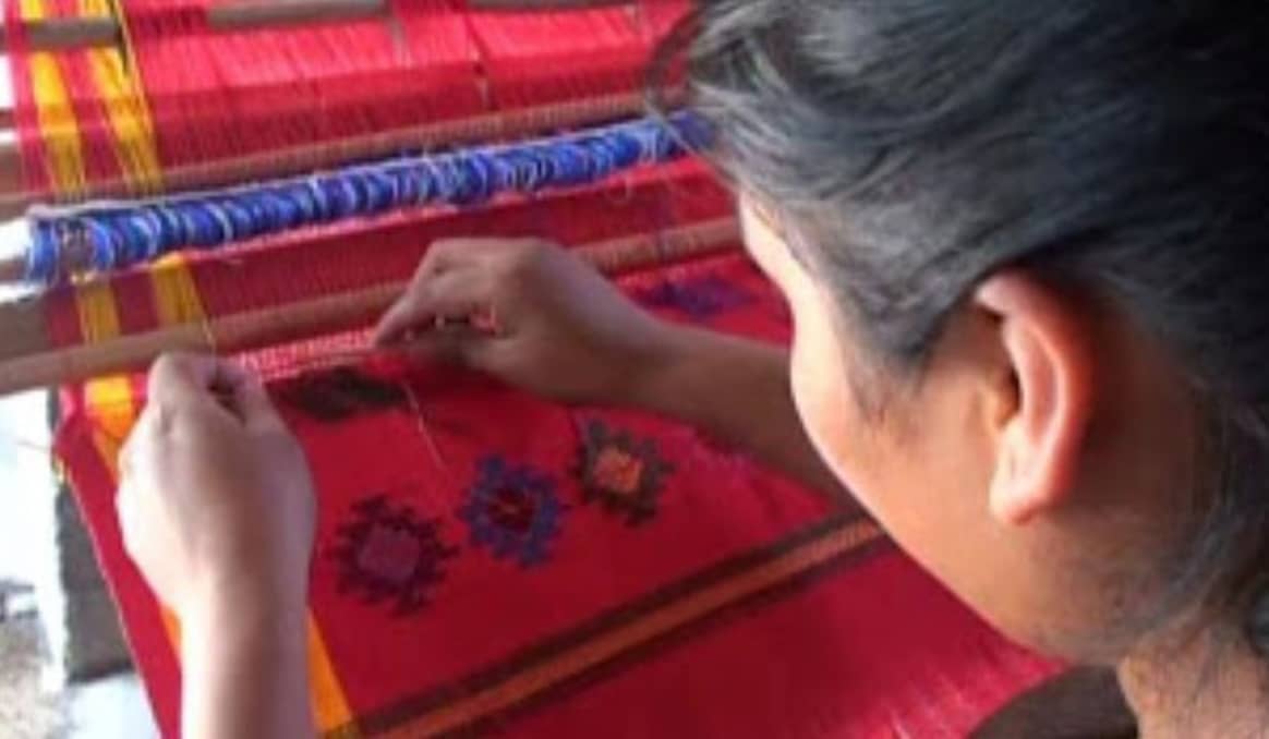 Mayan weavers oppose corporate theft of their patterns