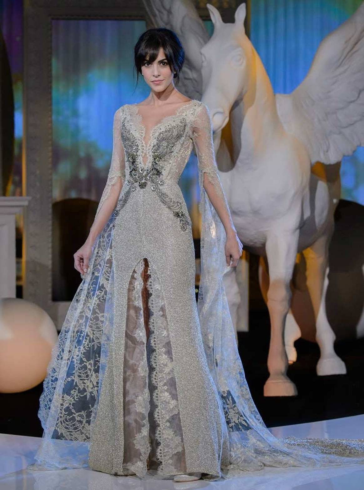 La Bridal Couture di Alessandra Rinaudo punta su avorio e cipria