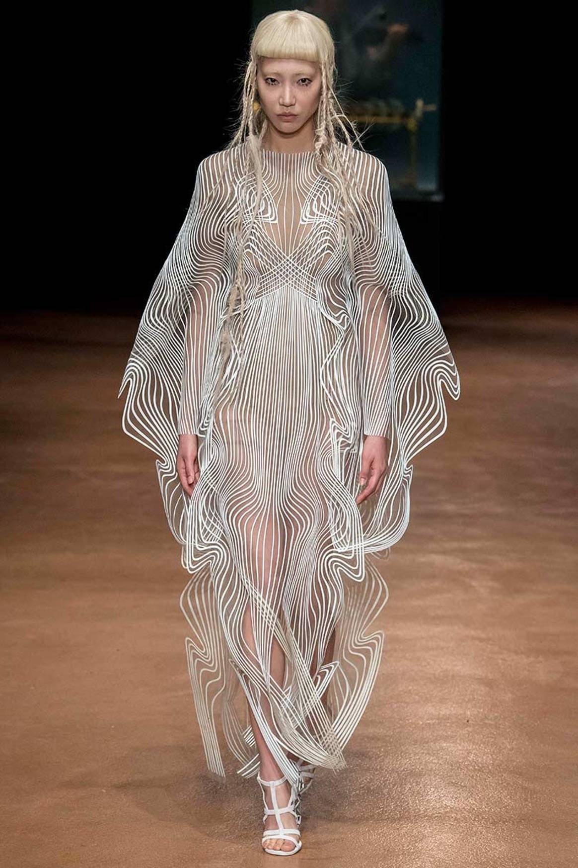 Look: Iris Van Herpen, the profound couturist shows her AW17 couture collection
