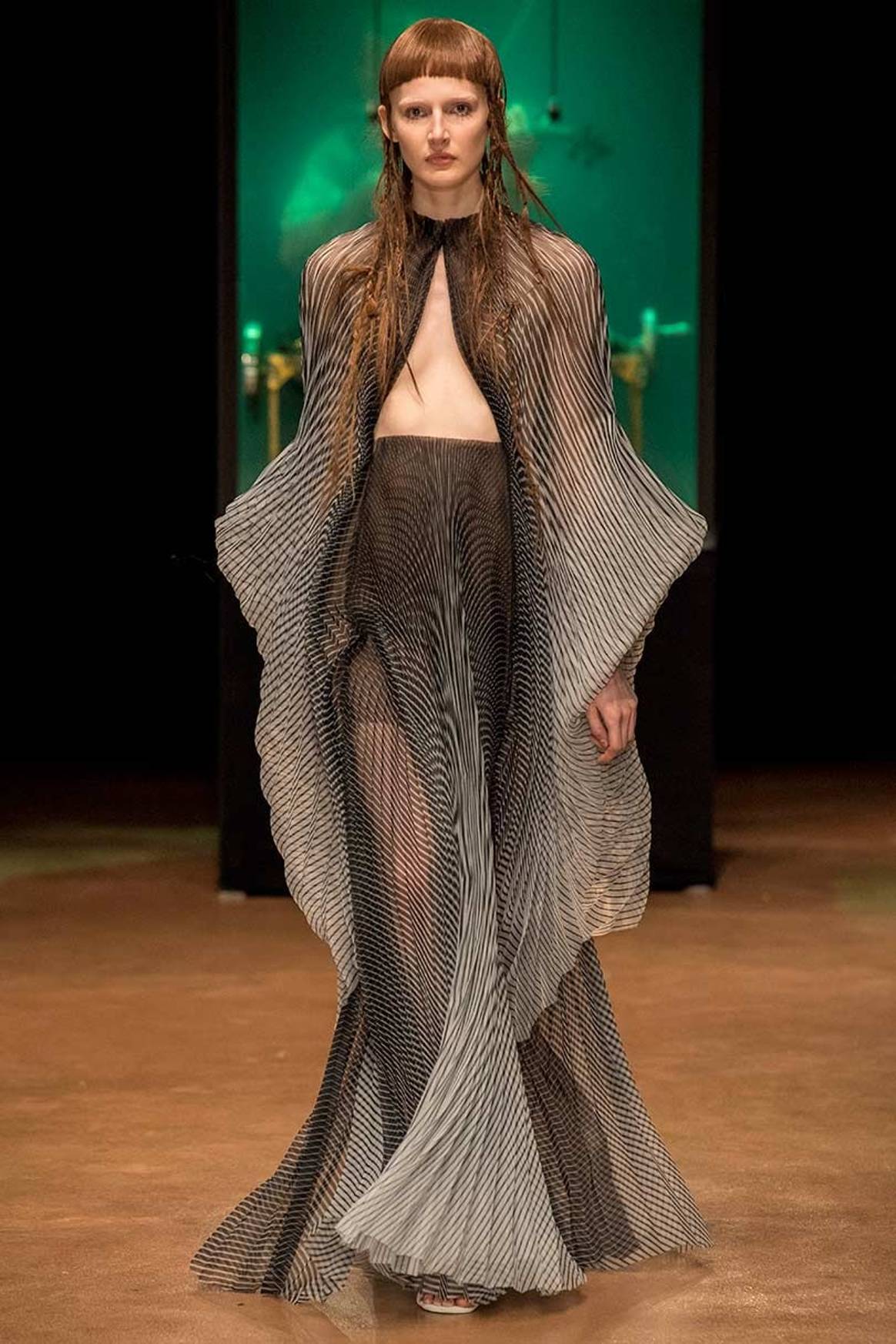 Kijken: Iris van Herpen showt op de Parijse coutureweek