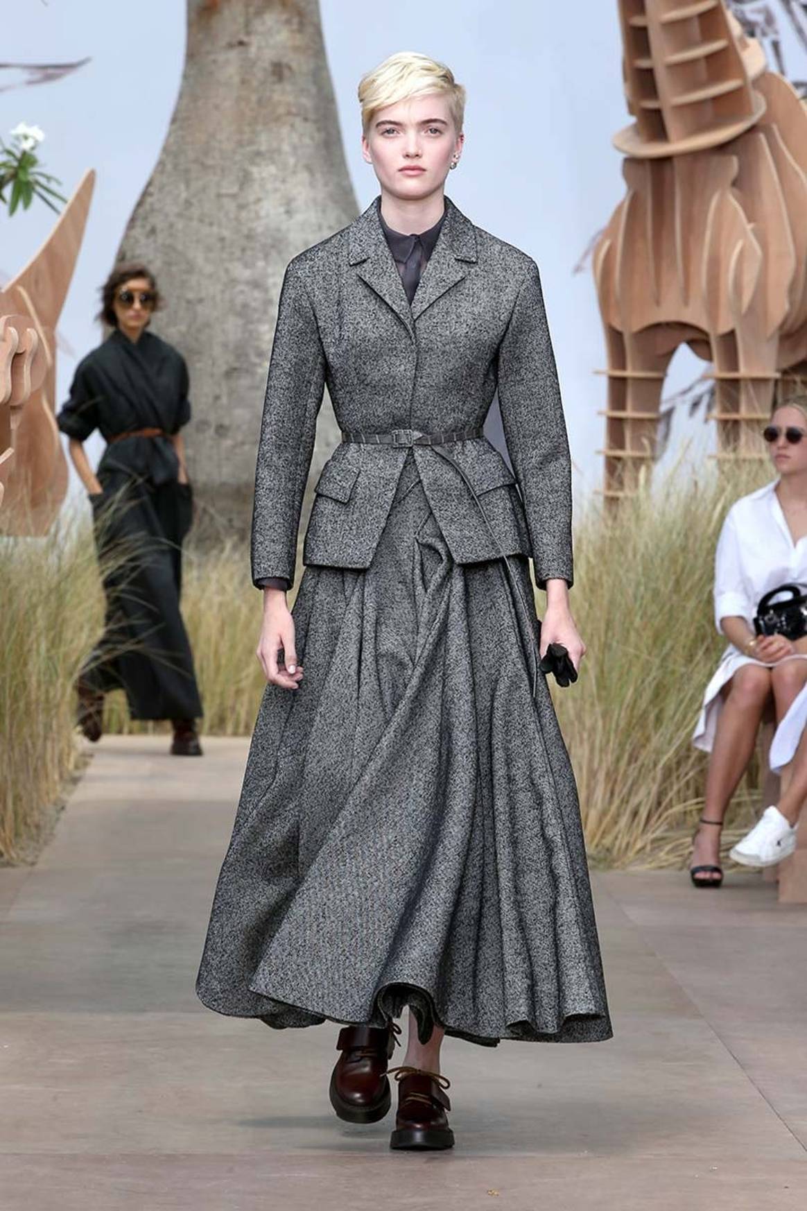 Haute Couture: Grau sind die Kleider des Couture-Boomas