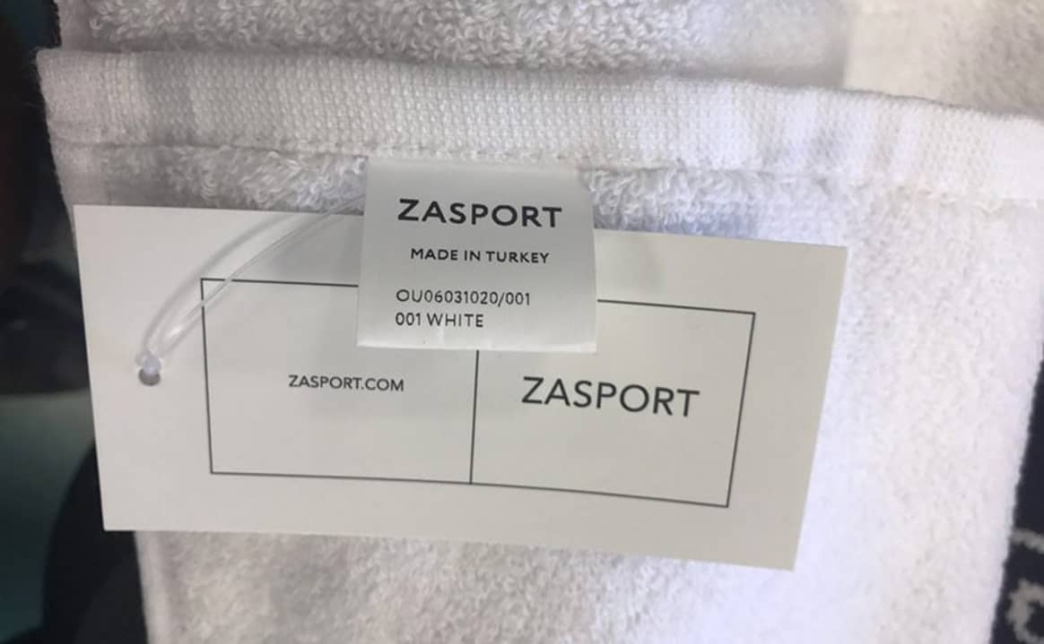 В олимпийской форме от Zasport нашли кроссовки Adidas и турецкие сумки