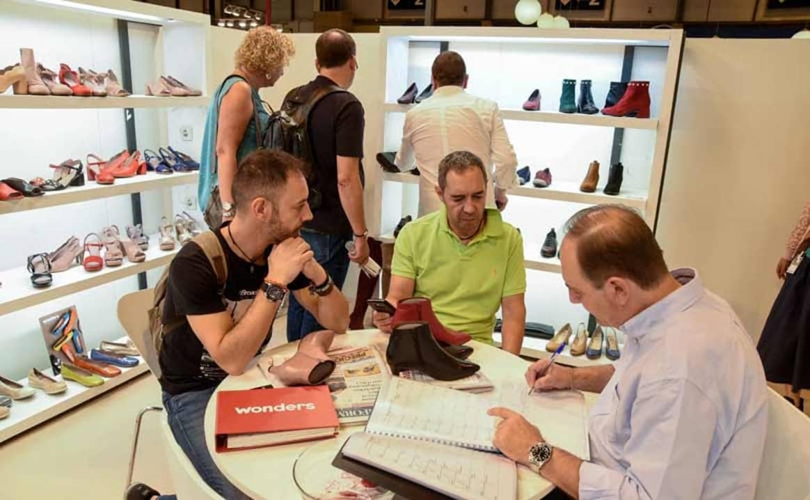 Momad Shoes mejora la calidad de su oferta para ser una referencia en el sector