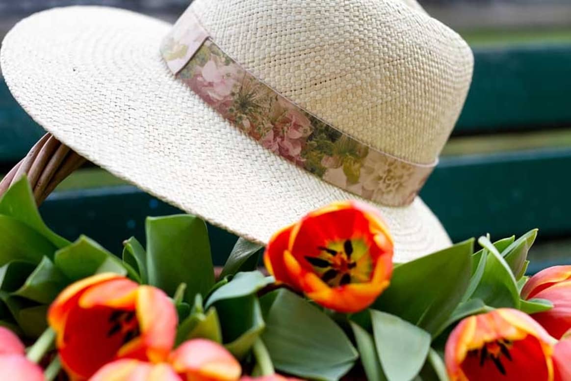 Ioanna Deschamps Paris :« Le chapeau est redevenu facile à porter, dans l’air du temps»