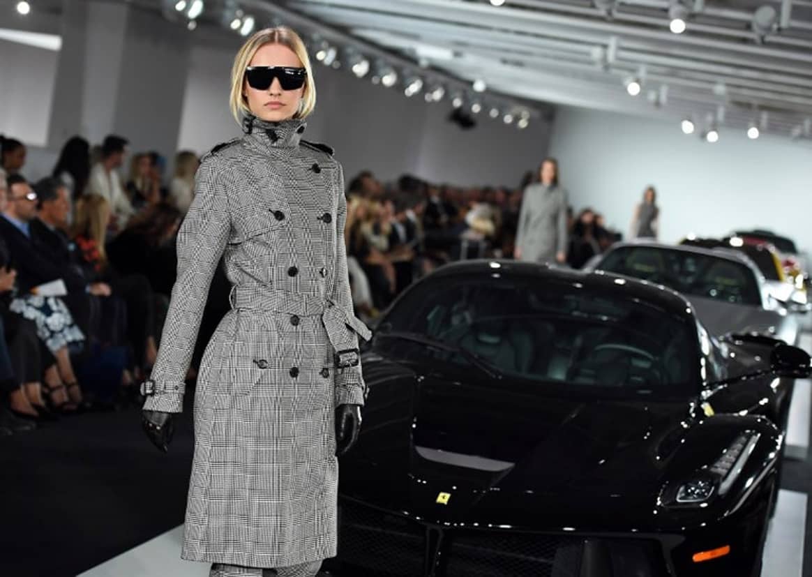 Fashion Week: Ralph Lauren tout en carreaux et en cuir dans son garage