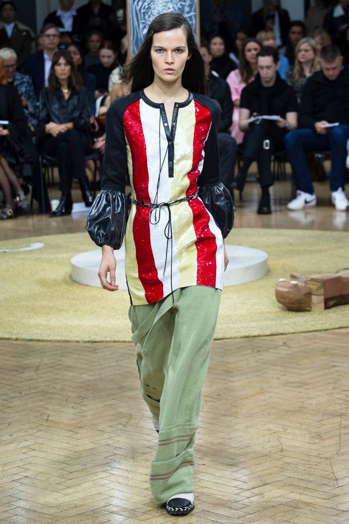 Burberry sees in technicolor for London Fashion Week