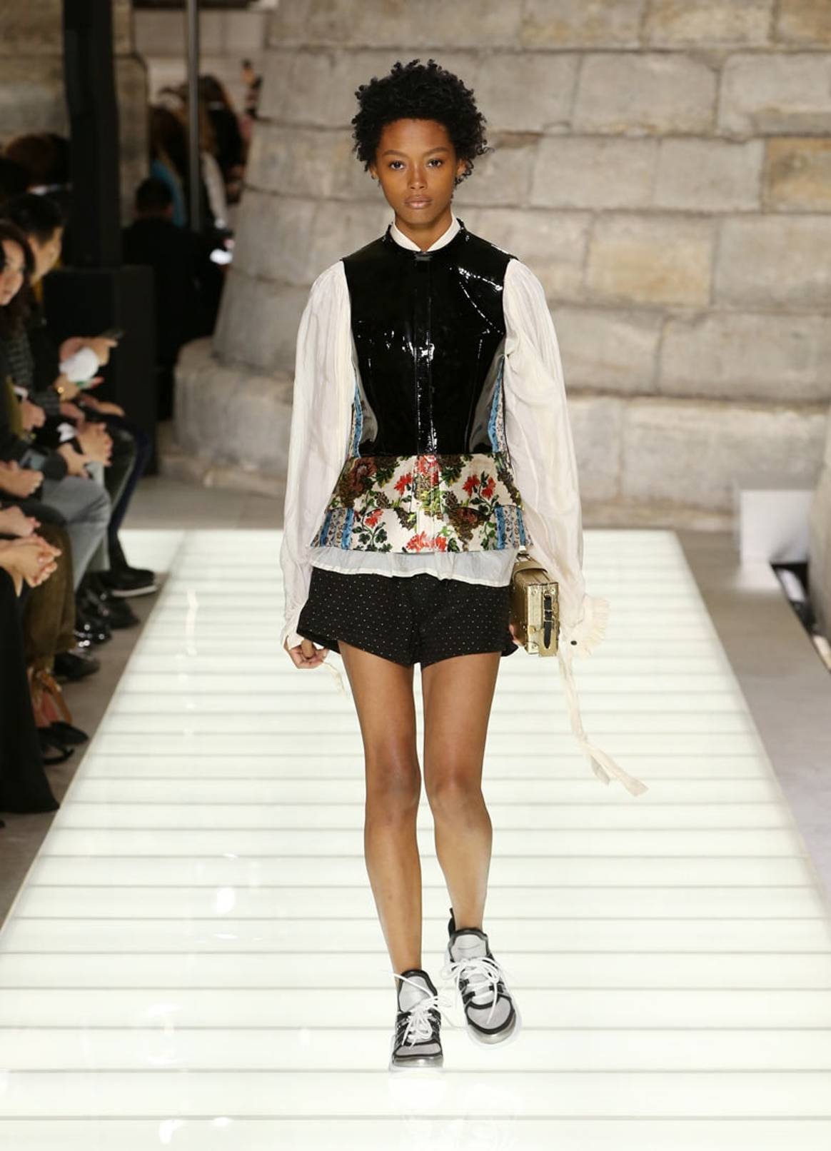 Vuitton beschließt sportlich-barock die Pariser Modeschauen