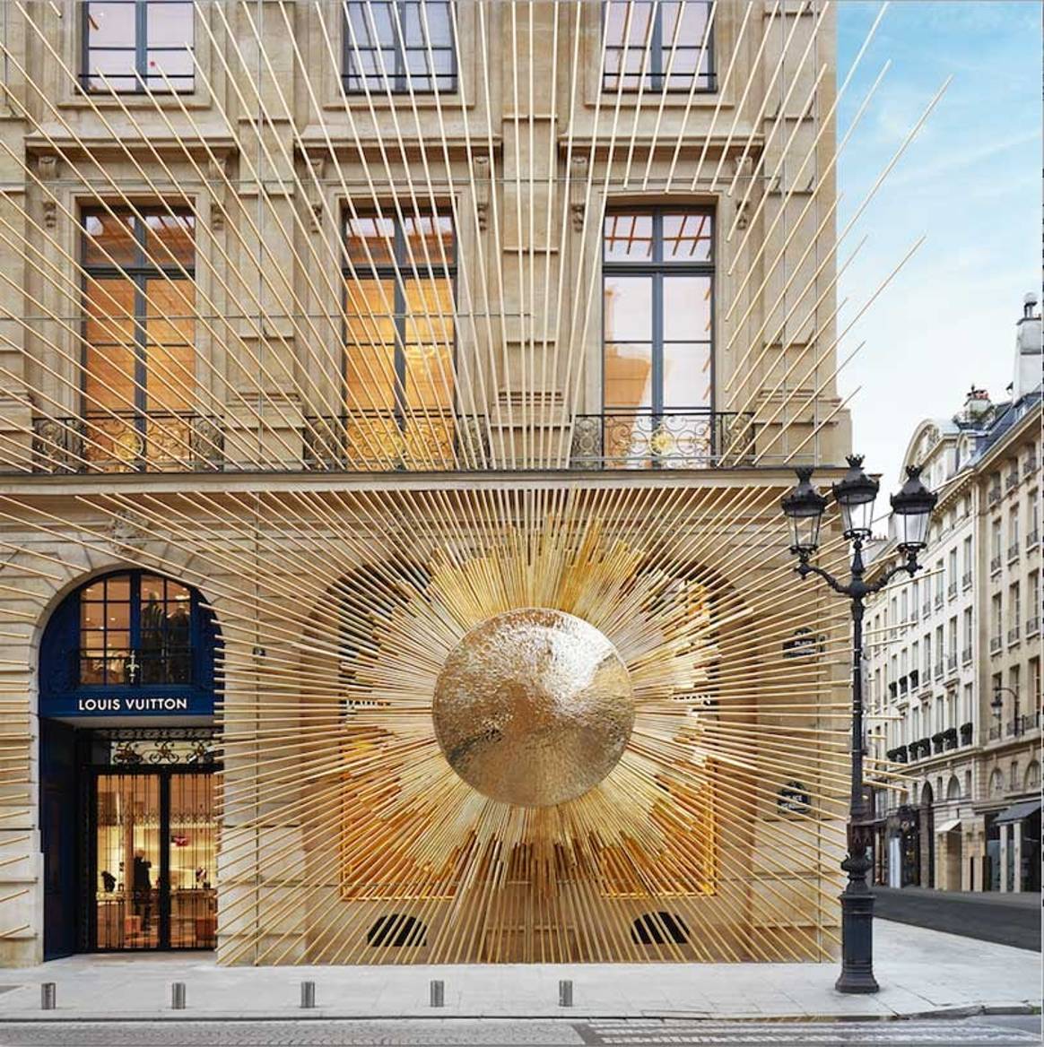Louis Vuitton s’empare de la place Vendôme
