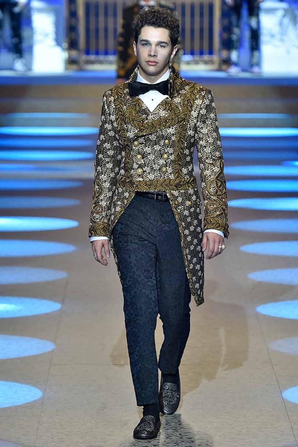 Dolce & Gabbana's royal flush wows Milan Fashion Week