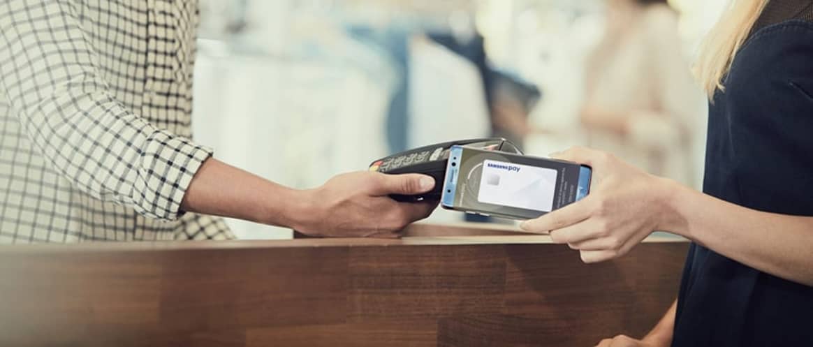 Mobile payments top 975 million pounds in the UK