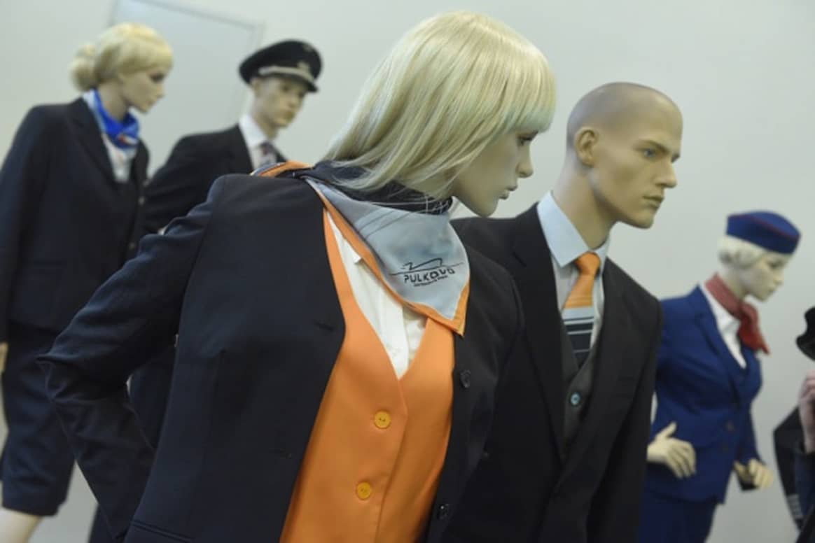 В «Пулково» открылась выставка форменной одежды авиаторов