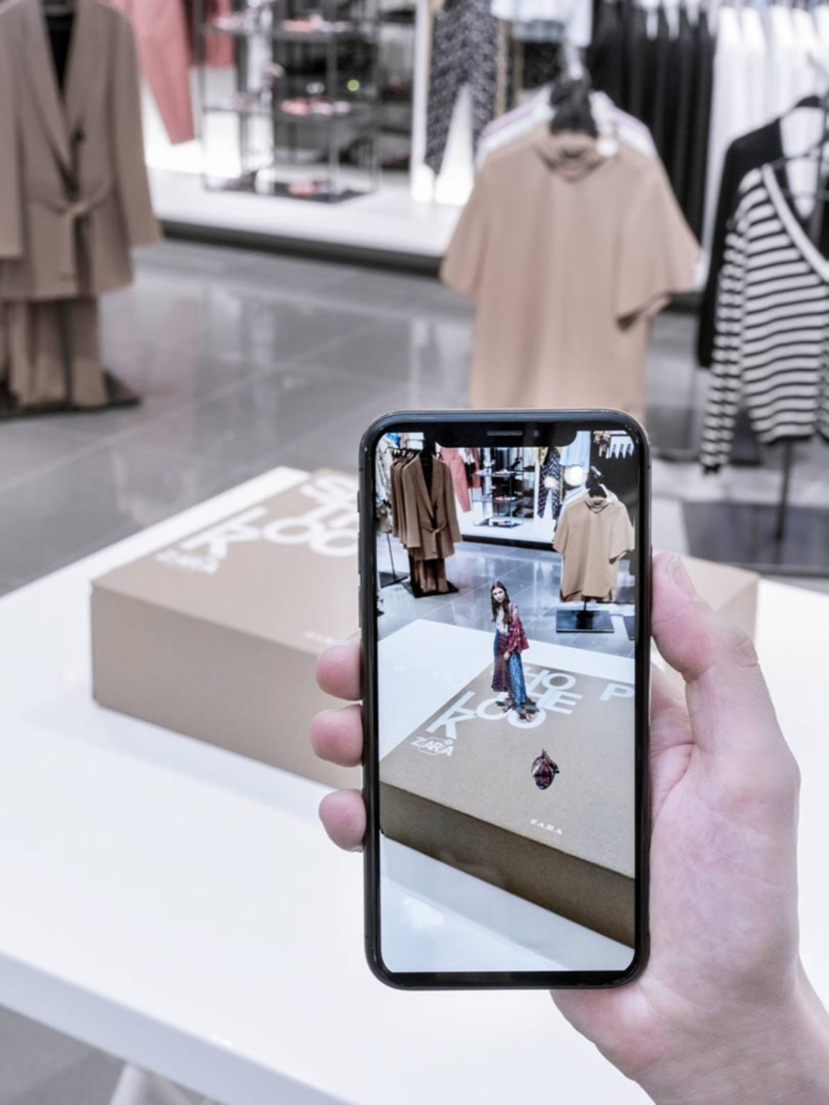 Zara открывает первый временный магазин с опцией виртуального шопинга