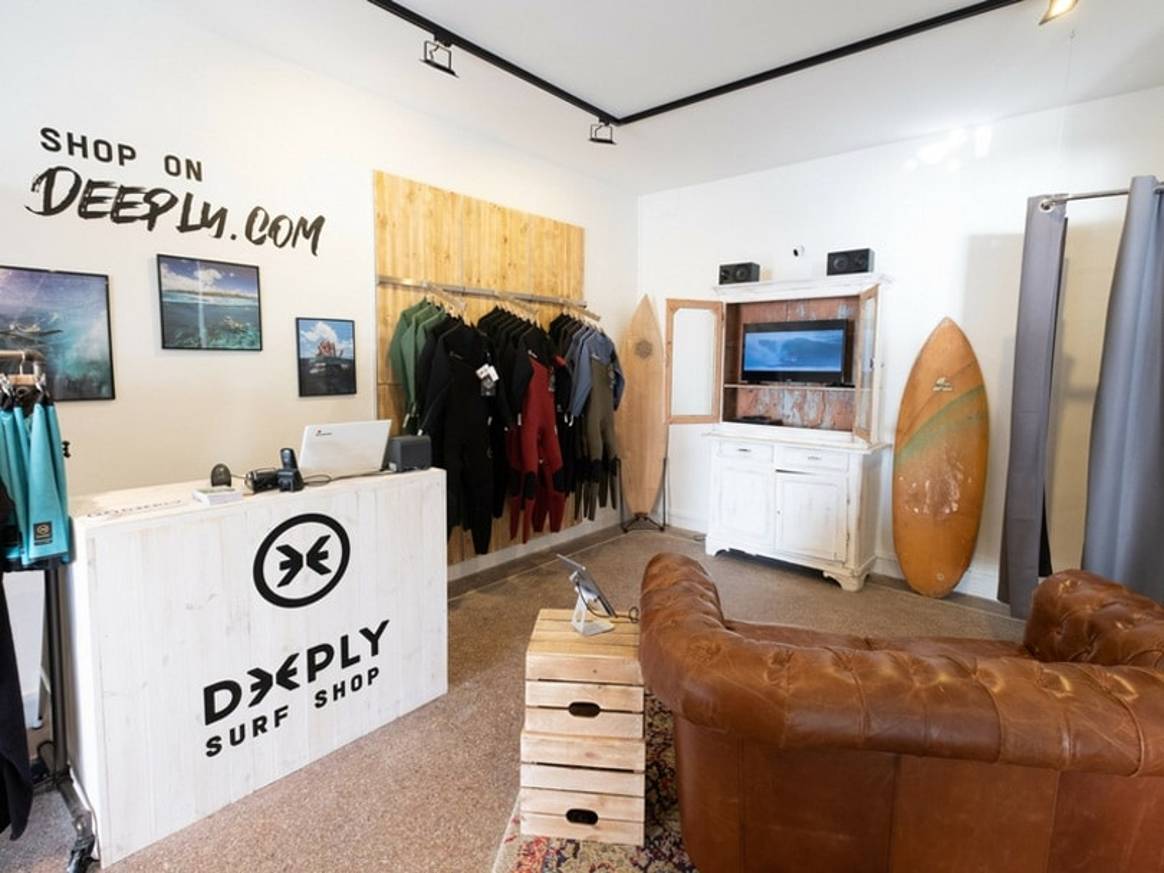 Le label surf Deeply ouvre deux points de vente en France