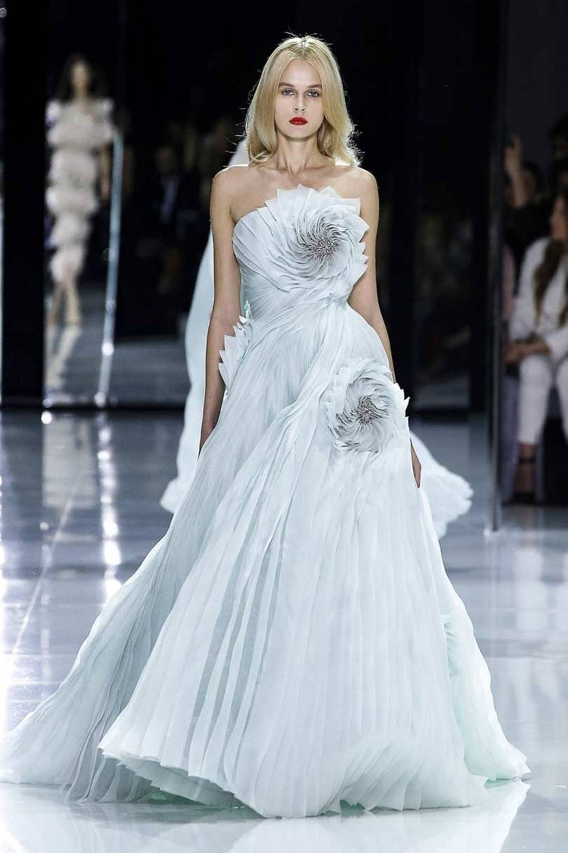 Dit is het haute couturehuis dat volgens Daily Mail de bruidsjurk van Meghan Markle ontwerpt