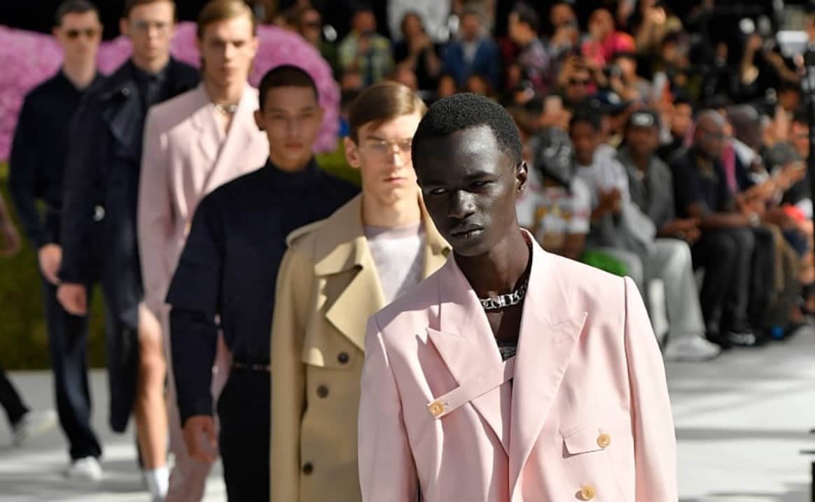 Ligero y luminoso: empieza la era de Kim Jones en Dior hombre
