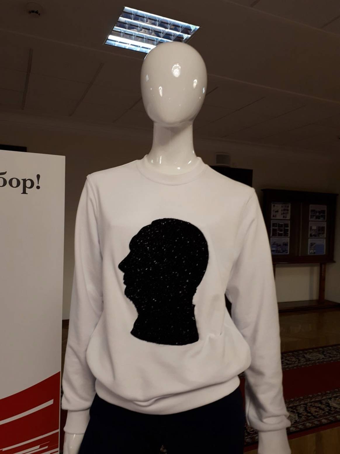 Российские дизайнеры в Госдуме: Палата моды открыла выставку одежды ко Дню России