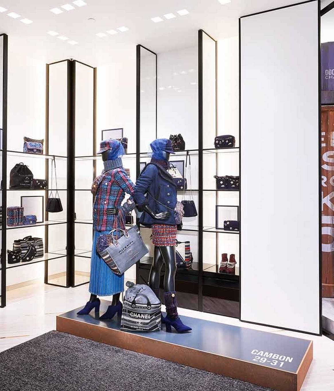 Открылся обновленный бутик Chanel в ТЦ "Крокус Сити Молл" - фото