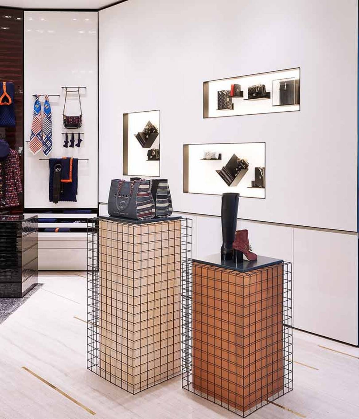 Открылся обновленный бутик Chanel в ТЦ "Крокус Сити Молл" - фото